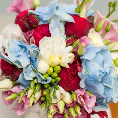 Renkli çiçek kompozisyon