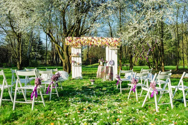 Detalle de la boda lazo de cinta violeta — Foto de Stock