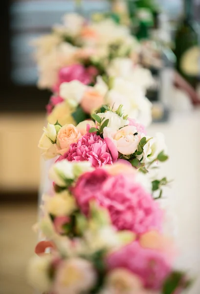 Incredible bouquet of delicate flowers for wedding — Stock Photo, Image