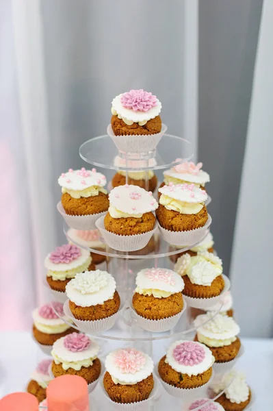 Deliciosos muffins com creme — Fotografia de Stock