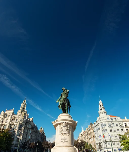 Porto, Portugal : Statue du roi Dom Pedro IV sur l'avenue Aliados — Photo