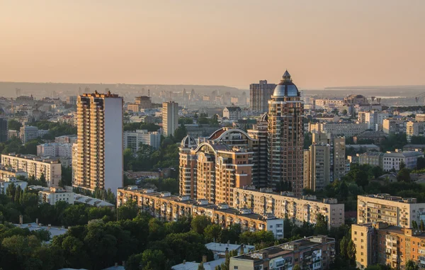 Centrum města při západu slunce v Kyjevě, Ukrajina — Stock fotografie