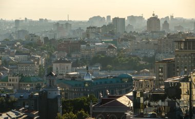 Gün batımı şehir panorama Merkezi Kiev, Ukrayna