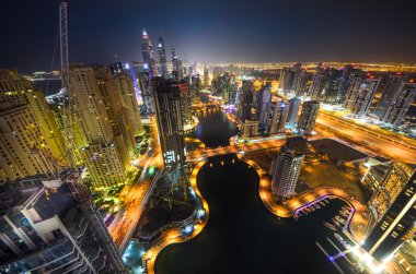 Gece Dubai Marina 'sı