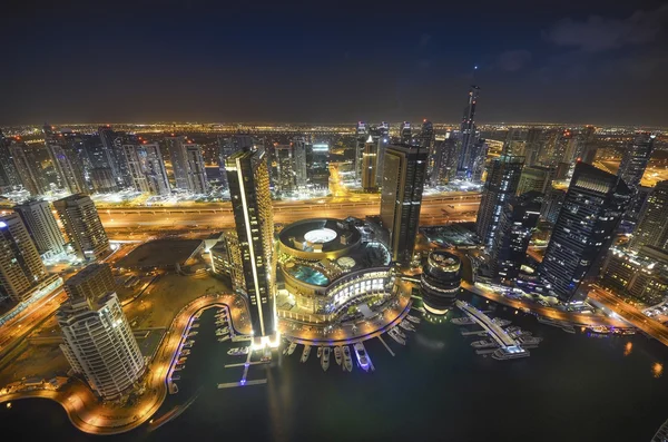 Dubai Marina à noite — Fotografia de Stock