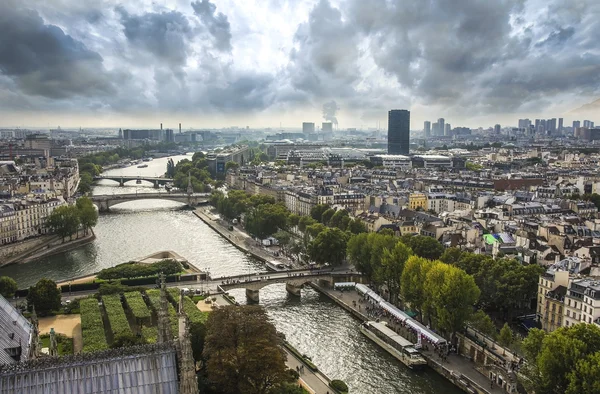 Parispanorama. Blick von der Kathedrale Notre Dame de Paris. Frankreich. — Stockfoto