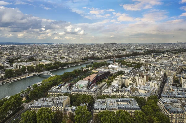 Uitzicht op Parijs en Sena vanaf Eiffeltoren — Stockfoto