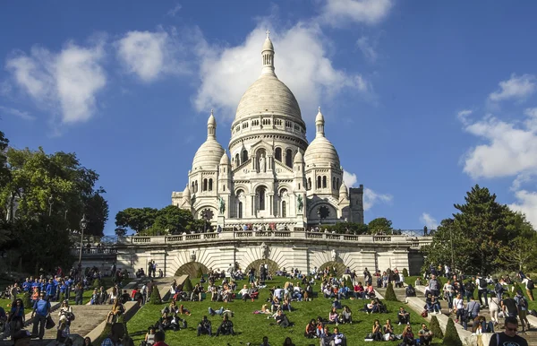 Paris, Nisan 2016: Paris, Fransa Sacre Coeur Bazilikası. Bazilika Paris'te ünlü bir Katolik kilisesidir. Kentin en yüksek noktasında yer alır.