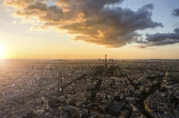 Eiffel Tower and Paris cityscape from above in orange sunset sunlight, France — Stock Photo, Image