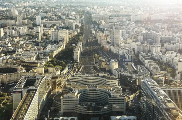 A estação ferroviária "Gare Montparnasse" em Paris, vista aérea — Fotografia de Stock