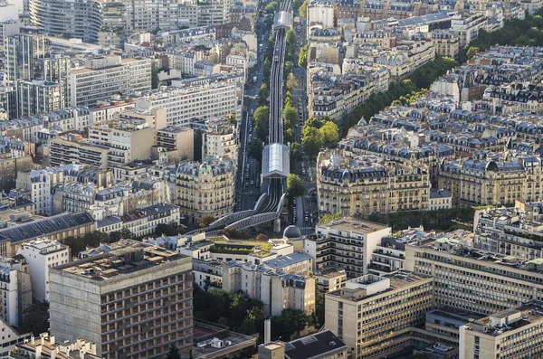 Vista aérea da linha 6 do metrô parisiense, vista da torre Montparnase — Fotografia de Stock