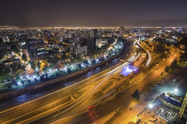 De skyline van Santiago de Chile per nacht. — Stockfoto