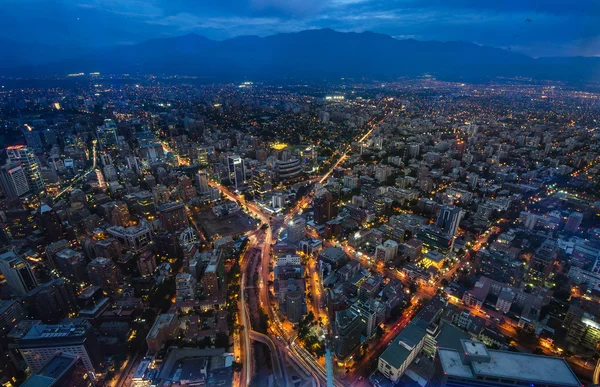 Panoramiczny widok na miasto z Gran Torre Santiago w Santiago de Chile. — Zdjęcie stockowe