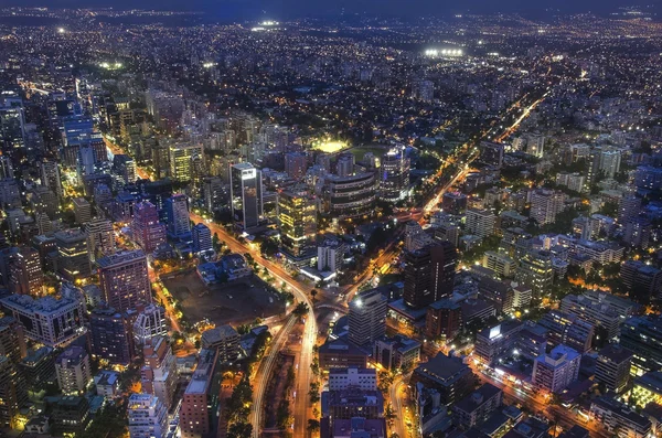 Stad panoramisch uitzicht vanaf de Gran Torre Santiago in Santiago de Chile. — Stockfoto