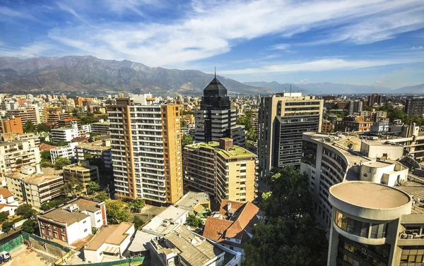 Modernos edificios de apartamentos y pisos en Santiago, Chile . —  Fotos de Stock