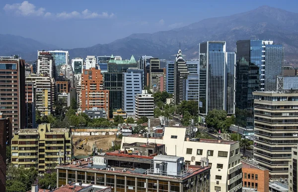 Modernos edificios de apartamentos y pisos en Santiago, Chile . —  Fotos de Stock