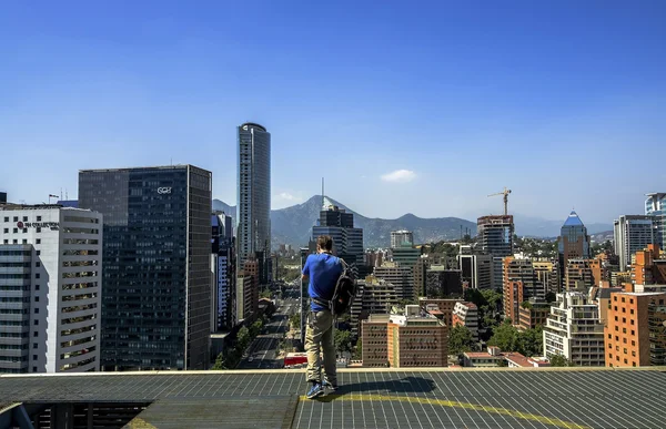 Moderno paisaje urbano de Santiago de Chile — Foto de Stock