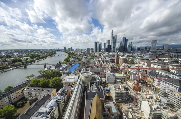 Panorama de verano del distrito financiero de Frankfurt, Alemania — Foto de Stock