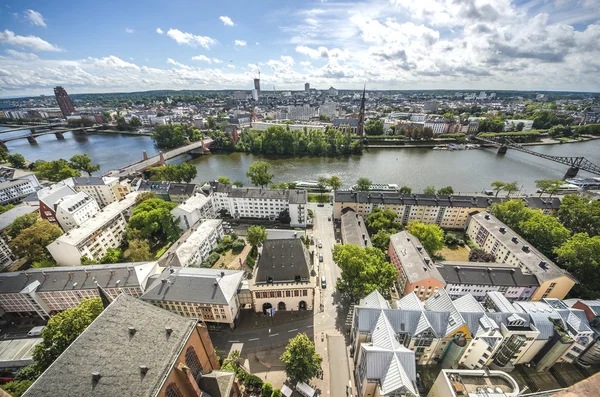 Panorama de verano del distrito financiero de Frankfurt, Alemania — Foto de Stock