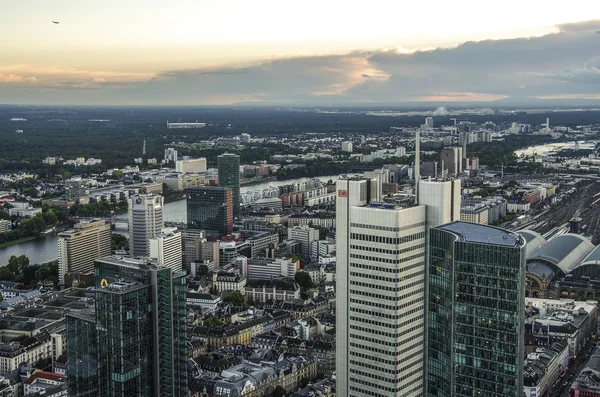 Panoramę nowoczesnej dzielnicy finansowej Frankfurt nad Menem, Niemcy. — Zdjęcie stockowe