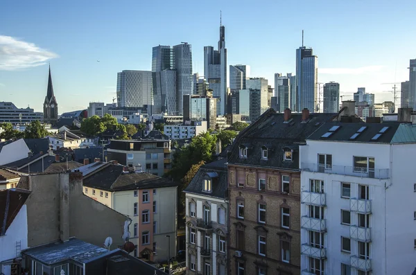 Alacakaranlıkta, Almanya Frankfurt am Main manzarası görünümünü — Stok fotoğraf