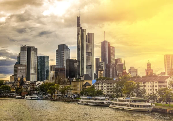 Modern silhuett av finansiella affärsdistrikt i Frankfurt, Tyskland. — Stockfoto