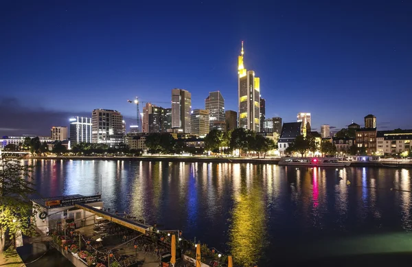 Skyline de Frankfurt, Alemanha à noite — Fotografia de Stock