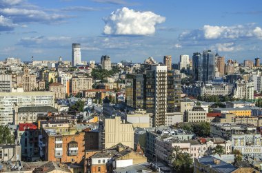 Kiev cityscape: su ile Rusanovka bölgesinin görünümü