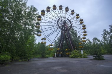 pripyat görünümünde tekerleğin kasaba Çernobil Ukrayna terk