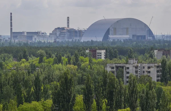 Pohled ze střechy 16-patrového činžovního domu ve městě Pripyat, Černobylská jaderná elektrárna Zóna odcizení, Ukrajina — Stock fotografie