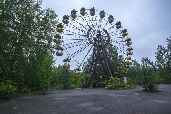 Roue de vue dans pripyat ville abandonnée chernobyl ukraine — Photo