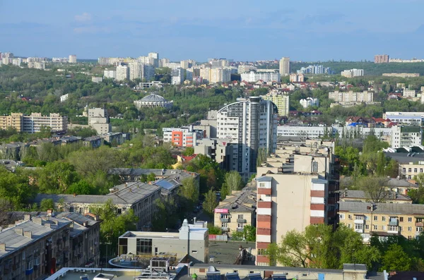 Chisinau, a Moldovai Köztársaság fővárosa. A légi felvétel a central Park, a drone. Chisinau áll a város neve — Stock Fotó