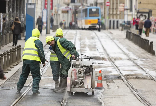 Spårvagnen spår arbetstagare — Stockfoto