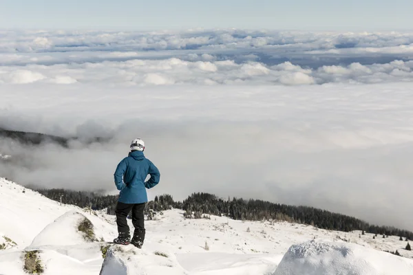 山スキーのフリー スタイル。曇り空 — ストック写真