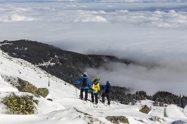 Serbest stil kayak dağ bulutlarda — Stok fotoğraf