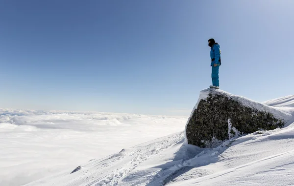 Trittbrettfahrer auf der Bergspitze — Stockfoto