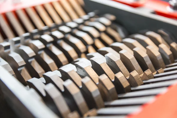 Knivblad av stål av en skärmaskin — Stockfoto