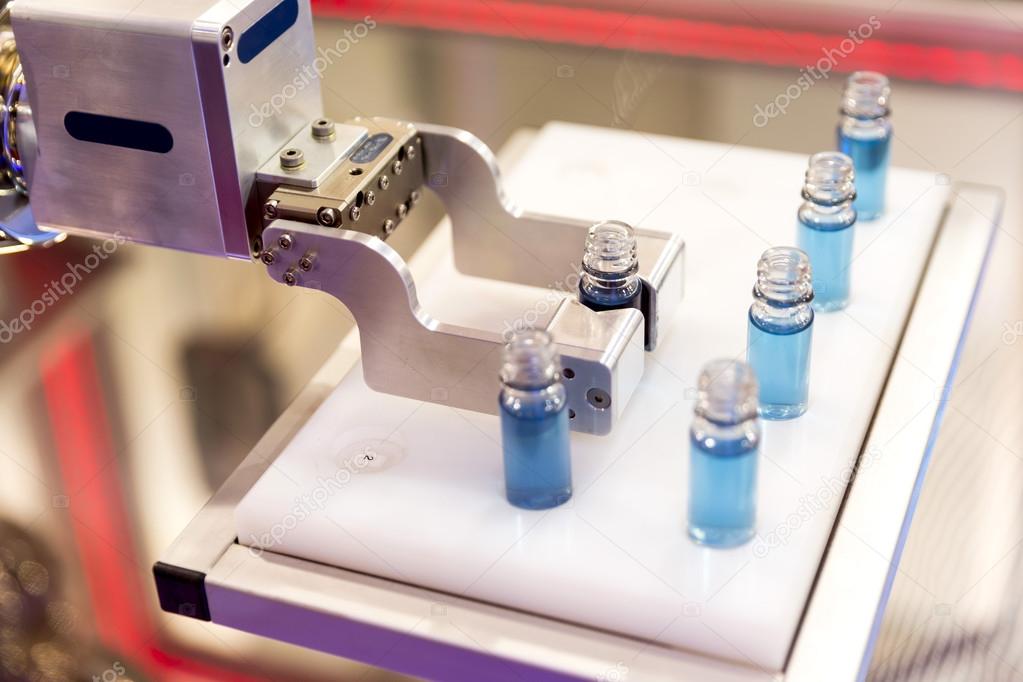 Resultado de imagen para robots en laboratorios quimicos