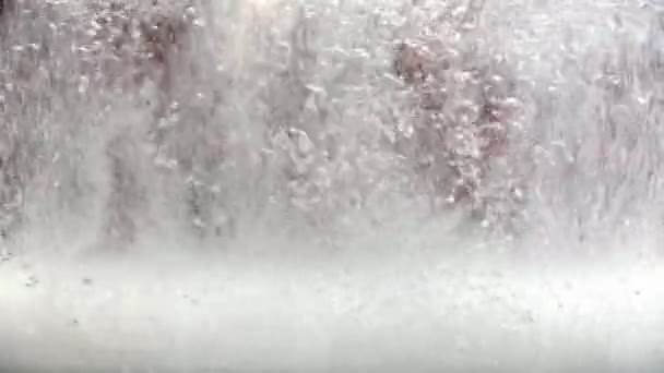 Kleine Wasserblasen — Stockvideo