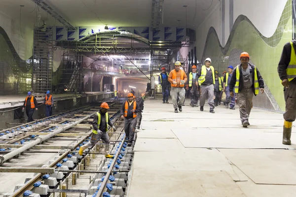 Trabajadores del túnel subterráneo del metro —  Fotos de Stock