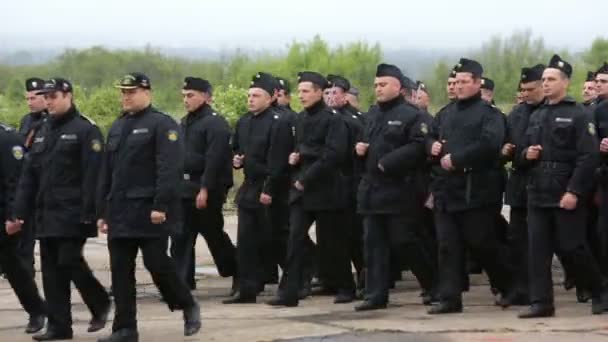 Bulgarian soldiers in uniforms walking — Stock Video
