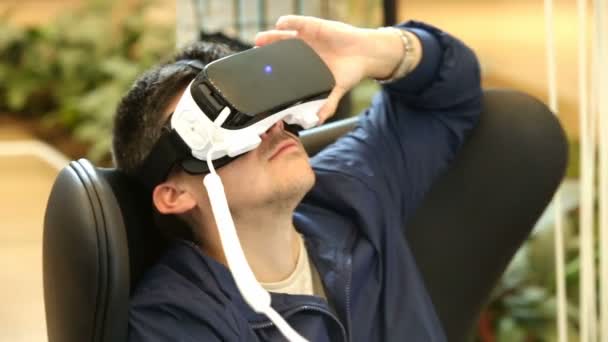 Auriculares VR, realidad virtual, gafas VR — Vídeo de stock