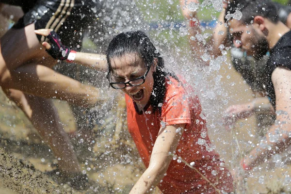 Extremo deporte desafío agua fría chica — Foto de Stock