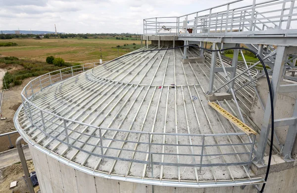 Instalación de tratamiento de aguas residuales al aire libre —  Fotos de Stock