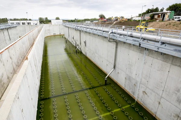 Waterzuiveringsinstallatie waterreservoir — Stockfoto