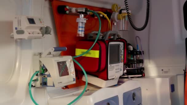 Defibrillator Seend Ambulance Defibrillation Treatment Life Threatening Cardiac Dysrhythmias Delivering — Stock Video