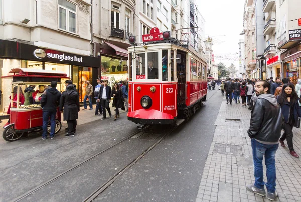 Istanbul kırmızı tramvay — Stok fotoğraf
