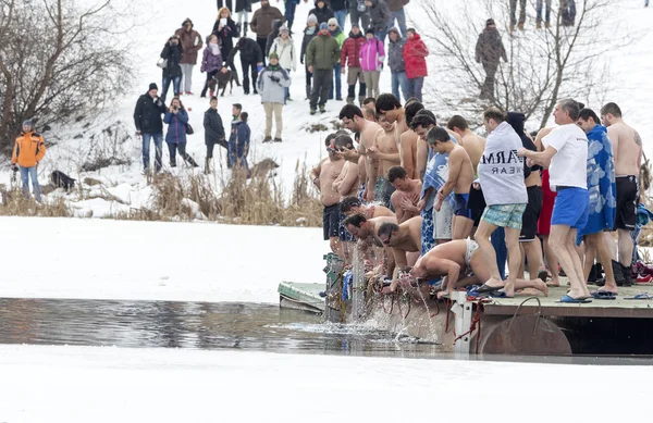 Epiphany dag kallt vatten hoppa — Stockfoto