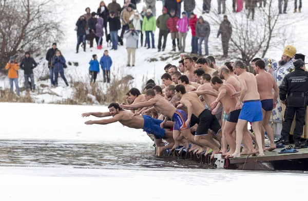 Epiphany dag kallt vatten hoppa — Stockfoto