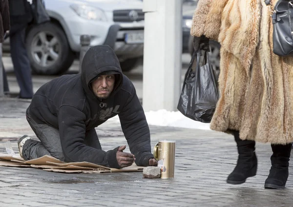 Hemlösa begger tiggeri — Stockfoto